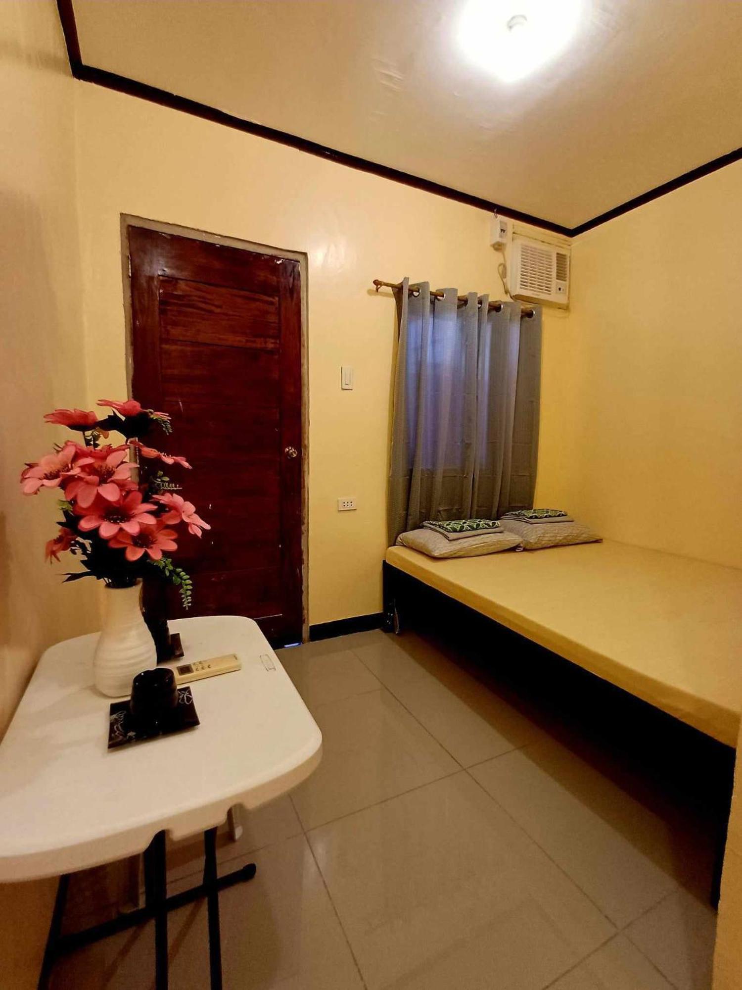 Cheri Backpackers Hostel Moalboal Buitenkant foto